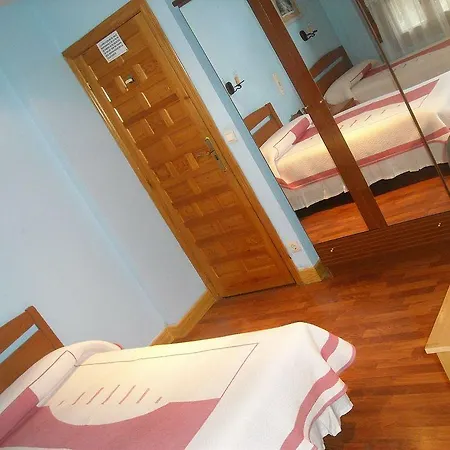 Paratene Ostatu Πανσιόν Erandio