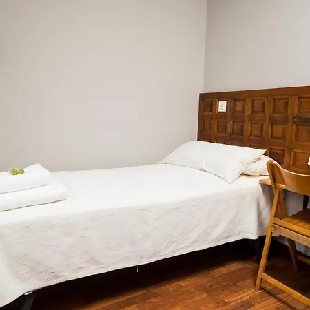 Πανσιόν Paratene Ostatu *