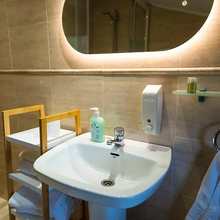 Paratene Ostatu Πανσιόν Erandio