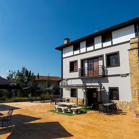 Paratene Ostatu Guest house *